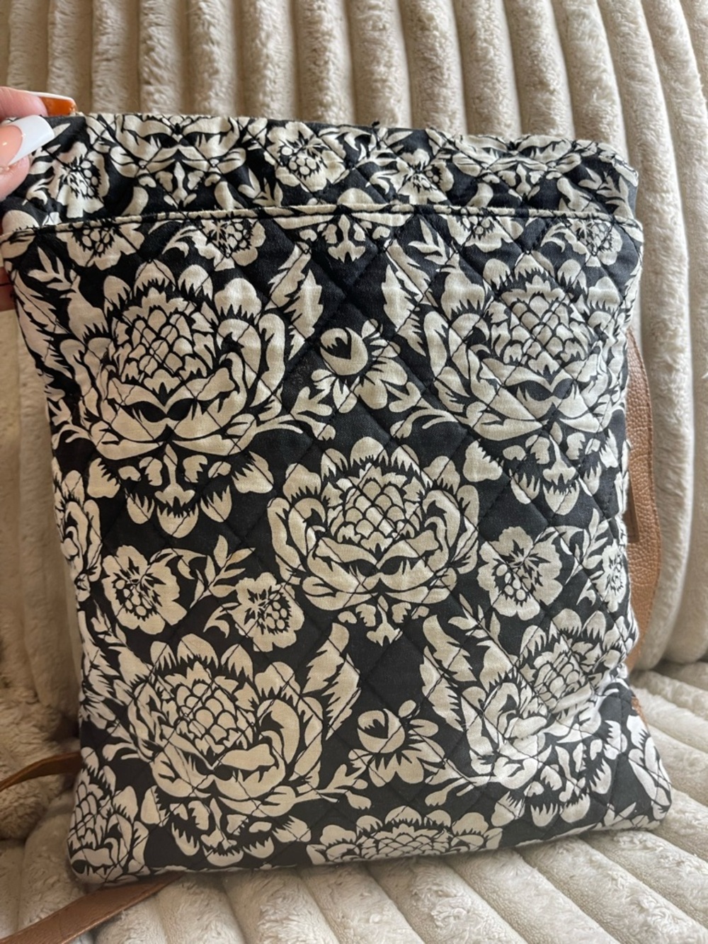 Vera Bradley Black and Cream Floral Quilted Crossbody with Brown Trim - Picture 5 of 7